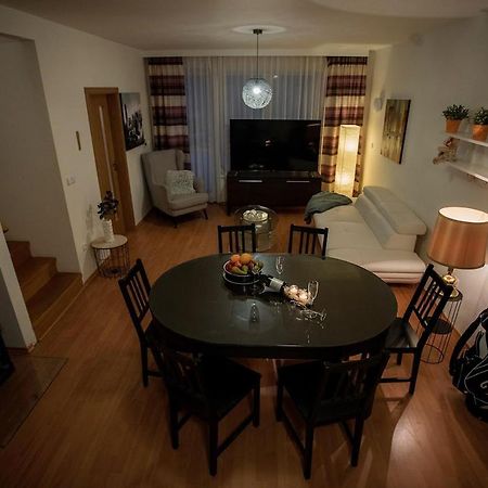 Hausfrymburk Villa Eksteriør bilde