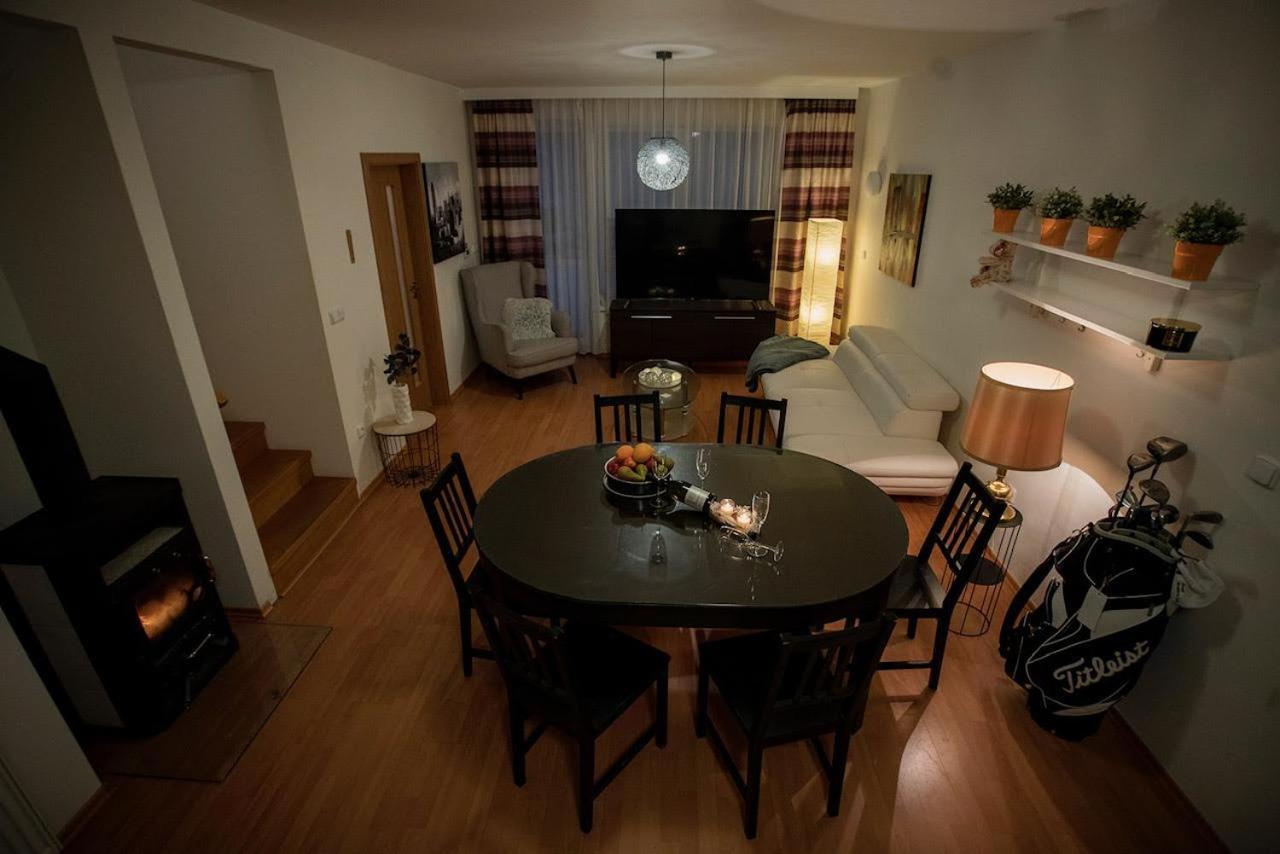 Hausfrymburk Villa Eksteriør bilde