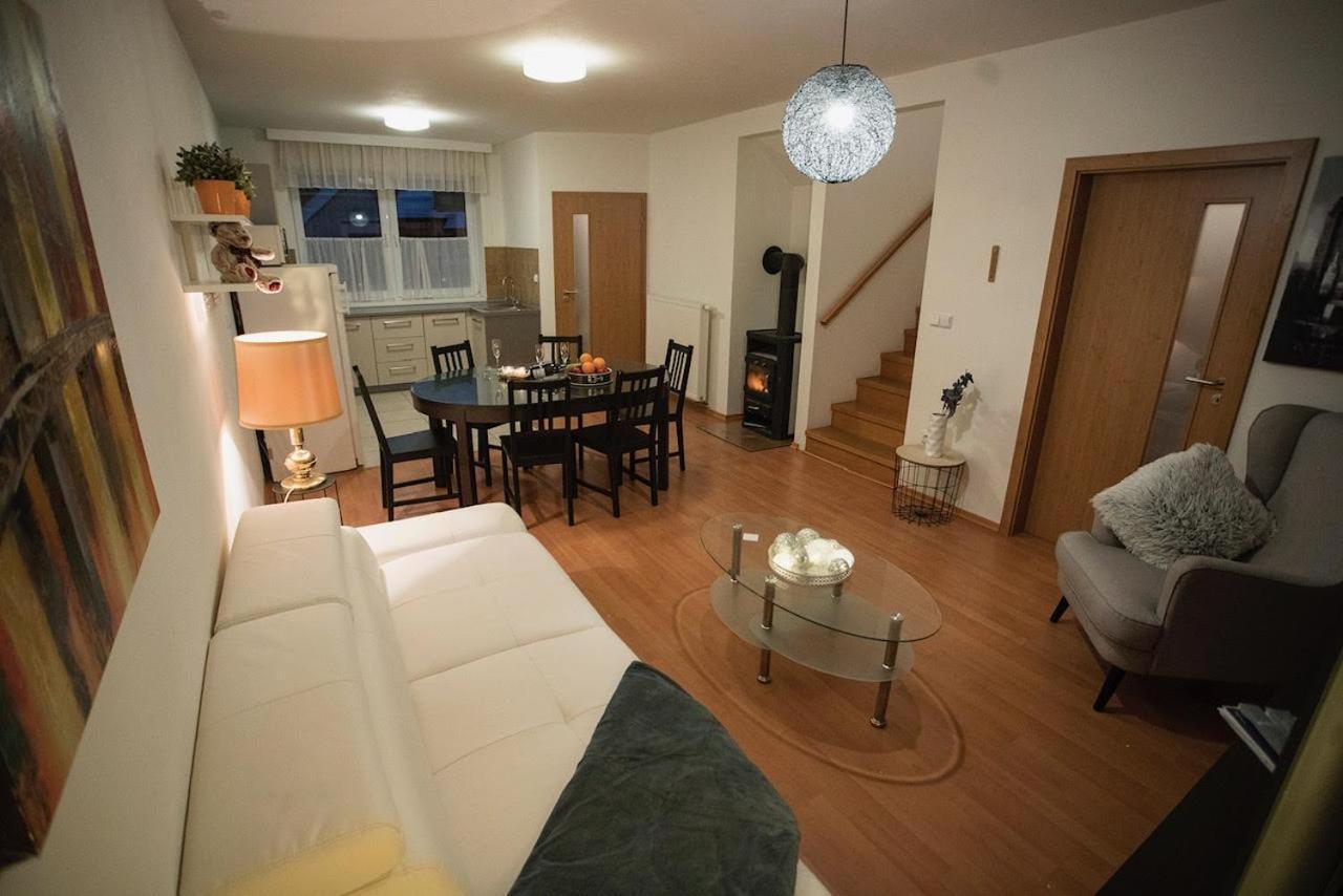 Hausfrymburk Villa Eksteriør bilde